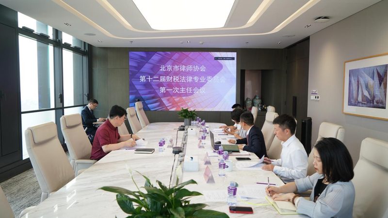 在选择代办机构时，中小企业主、财务总监、法务专员等应重点关注以下几点：